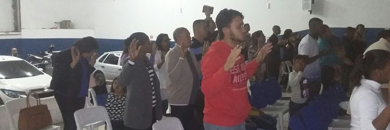 Eis que a mão do Senhor não está encolhida, para que não possa salvar; nem agravado o seu ouvido, para não poder ouvir.